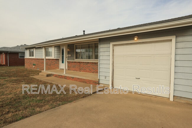 Building Photo - 804 NW 8 St