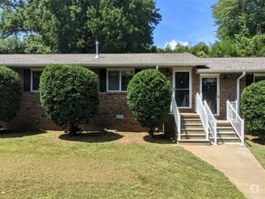 Building Photo - 3906 Lexington Dr