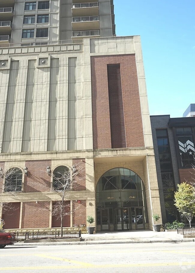 Building Photo - 630 N State St