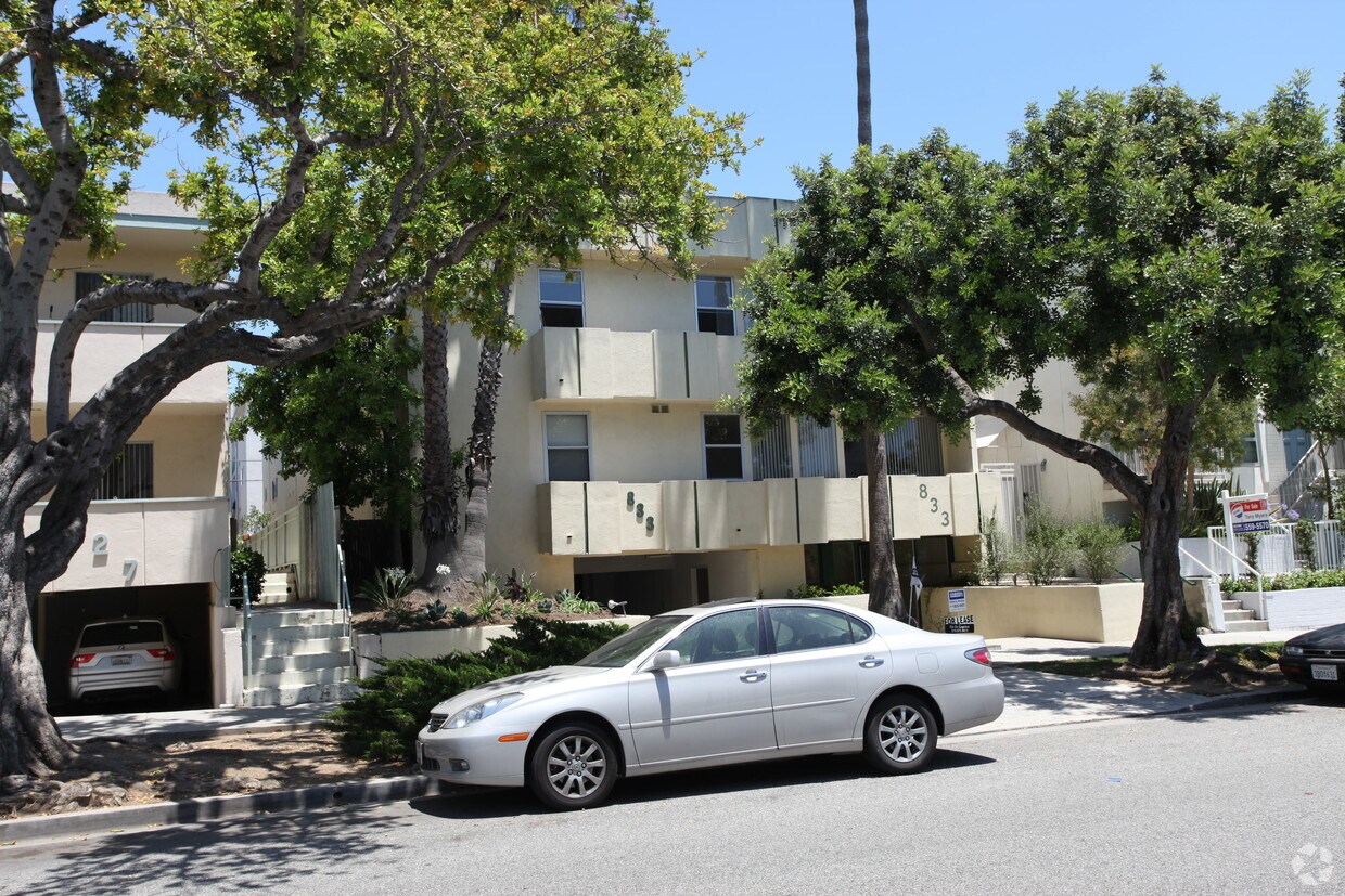 Primary Photo - 833 10th St
