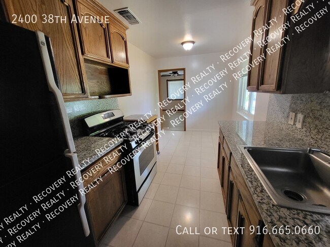 Foto del edificio - Close to Executive Airport & Great Freeway...