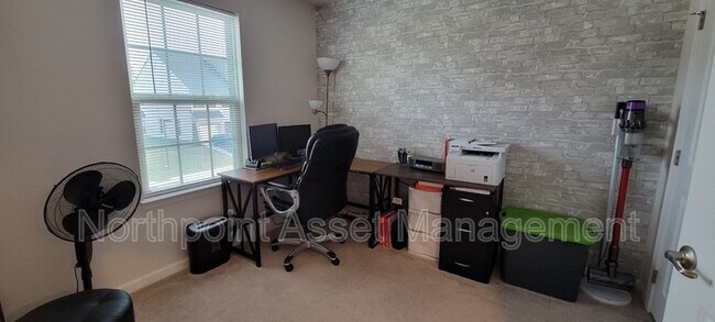 Foto del edificio - 610 Lenten Rose Ln