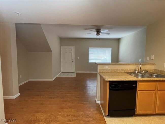 Building Photo - 7701 W Robindale Rd