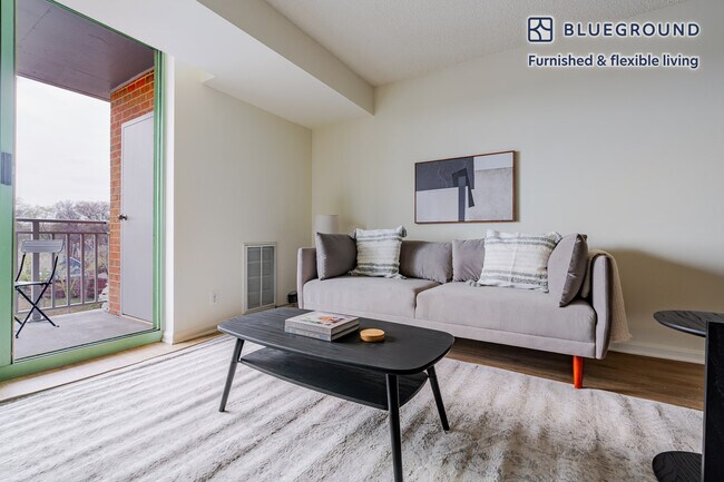 Building Photo - 4650 Washington Blvd