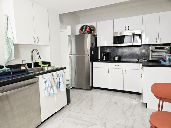 Building Photo - 1390 Ocean Dr