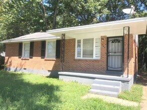 Building Photo - 424 Stoneham Rd