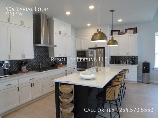 Foto del edificio - 404 Lariat Lp