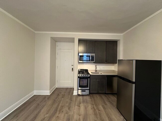 Foto del edificio - 3335 W Diversey Ave