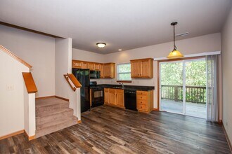 Building Photo - 624 Oakbrook Pl