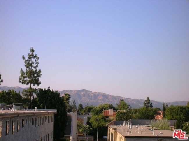 Building Photo - 18307 Burbank Blvd