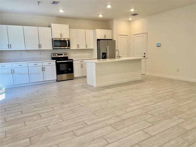 760 SE 19th St photo'