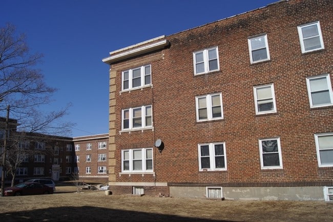 Building Photo - 131 N Lawn Ave