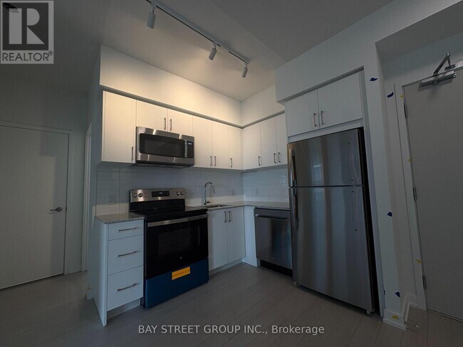 Photo du bâtiment - 4010 Eglinton Ave W