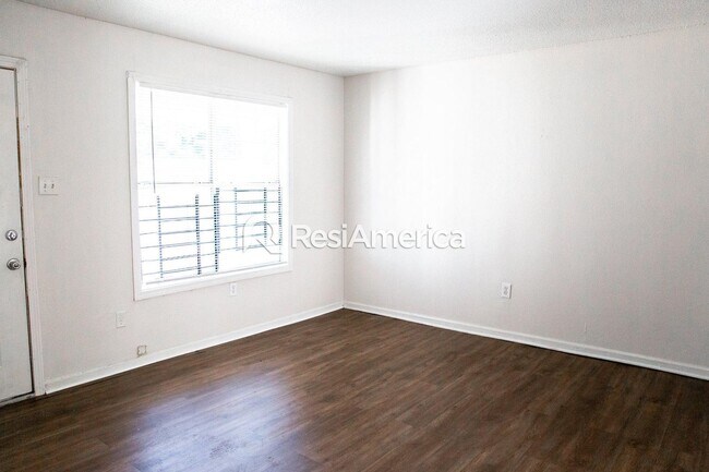 Building Photo - 3 br, 2 bath House - 1248 Chickamauga Avenue