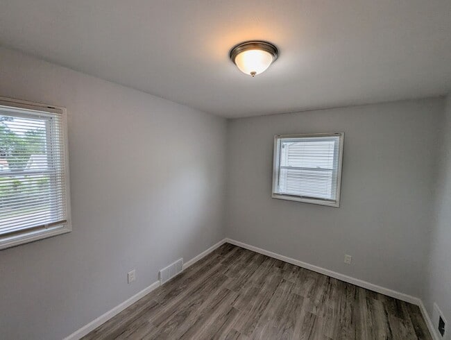 Building Photo - 6109 Evergreen Blvd