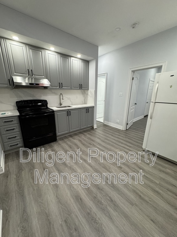 Building Photo - 219 Stewart St