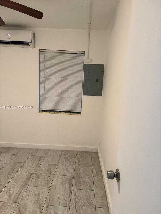 Building Photo - 1324 N 58th Ave