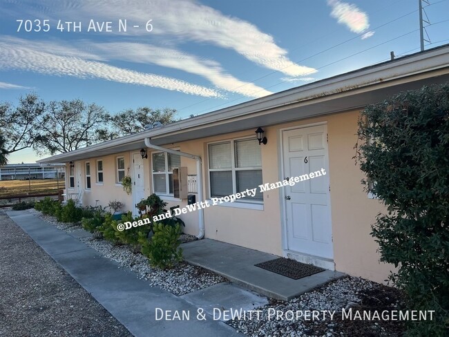 Building Photo - West St Pete 1/1 APT - For Rent