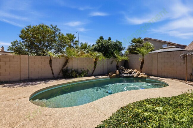 Foto del edificio - Beautiful Chandler Home with Private Pool in Prime Location!