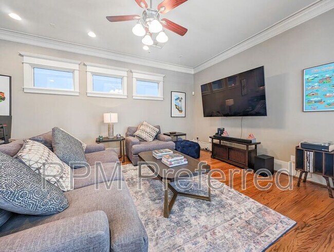 Foto del edificio - 1126 W 17th St