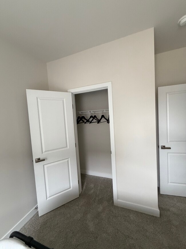 Building Photo - 2553 Ellen Ave