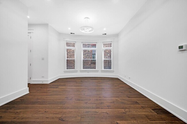 Foto del edificio - 653 W Wrightwood Ave