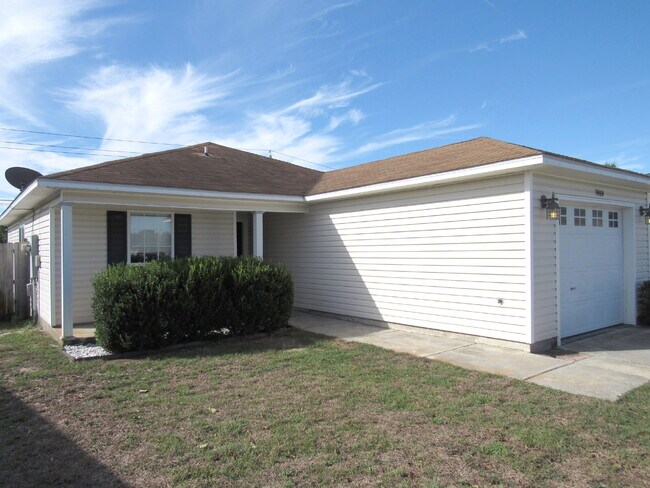 Foto del edificio - Navarre Gem Near Beaches & Bases – 3BR/2BA...