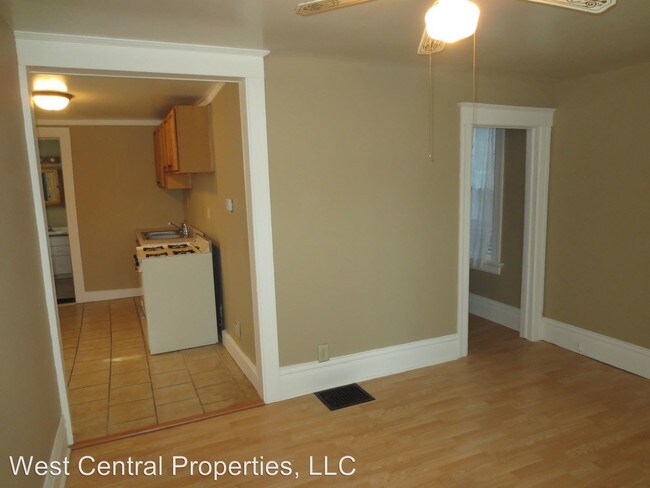 Foto del edificio - 1319 W Jefferson Blvd