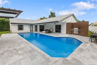 Building Photo - 5143 Deerhurst Crescent Cir