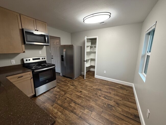 Building Photo - 901 E E St