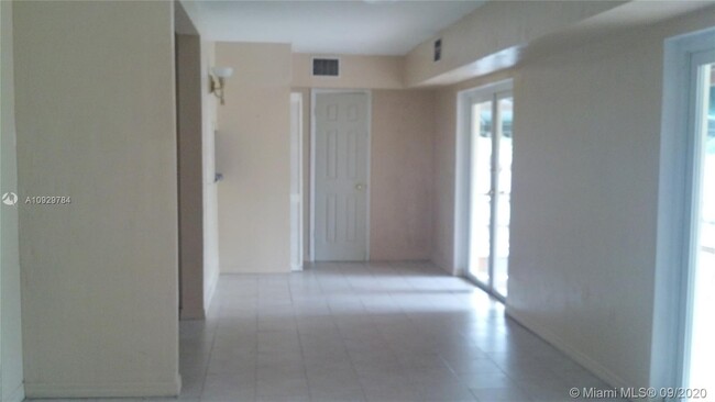 Foto del edificio - 11643 NE 11th Pl