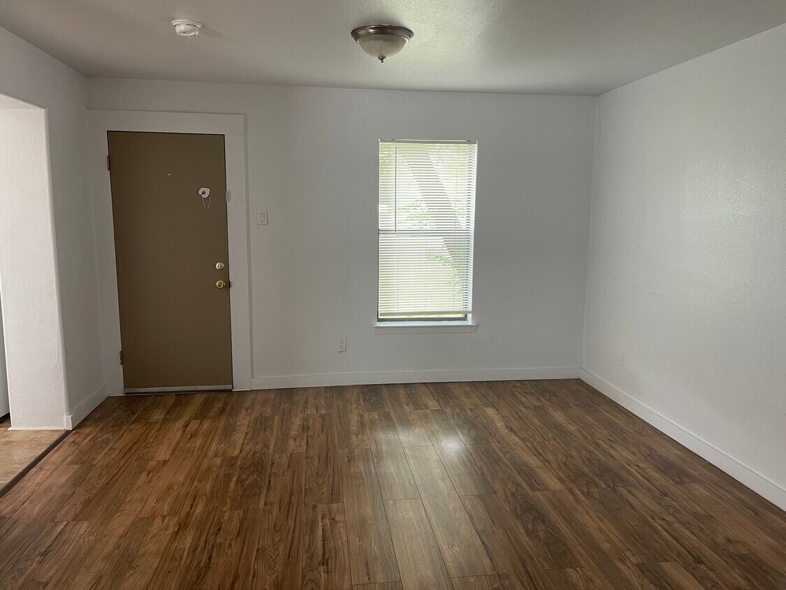 7 Orange Cir Unit 7, Kerrville, TX 78028 Apartments in Kerrville, TX