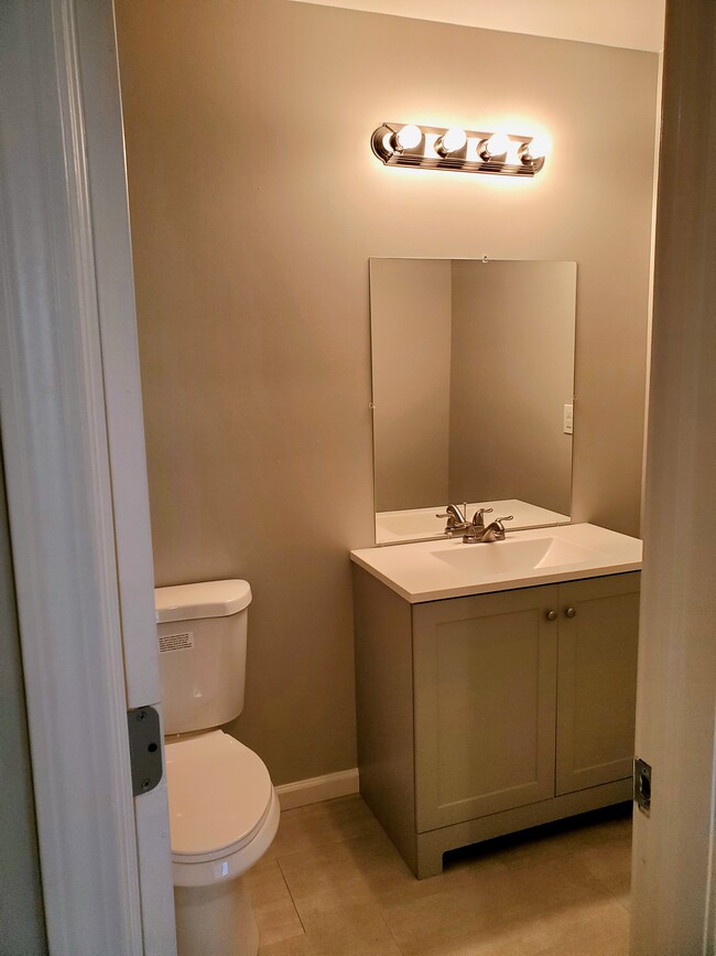 Master bath - 10301 E 78th St