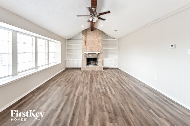 Foto del edificio - 8222 Streamside Dr