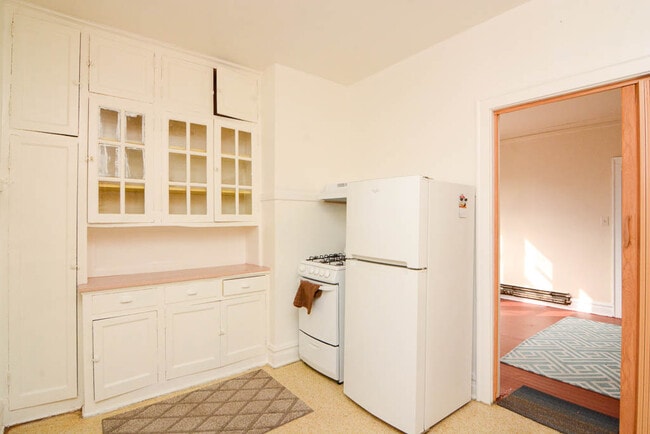 Building Photo - Appealing Studio, 1 Bath in Galewood (Gran...