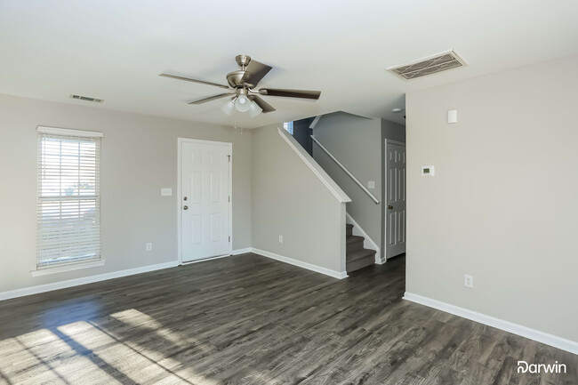 Building Photo - 2328 Chantilly Ct