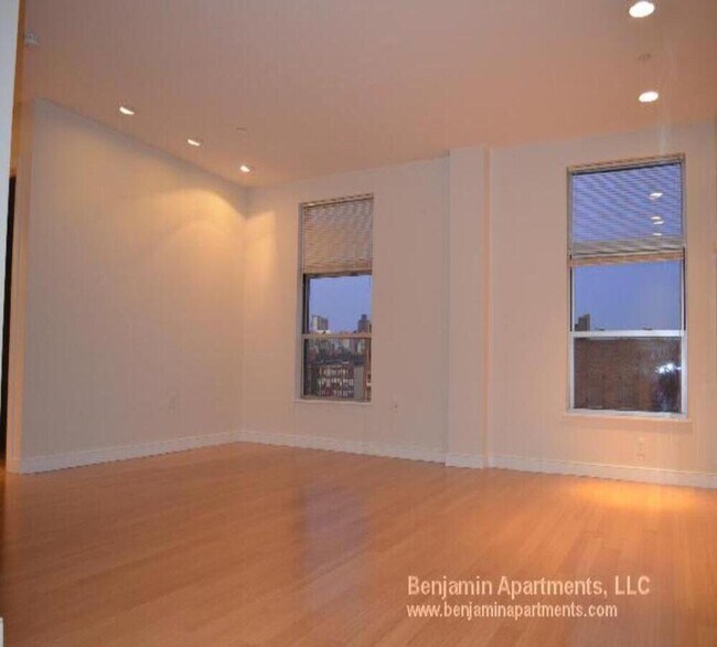 Foto del edificio - 599 Albany St