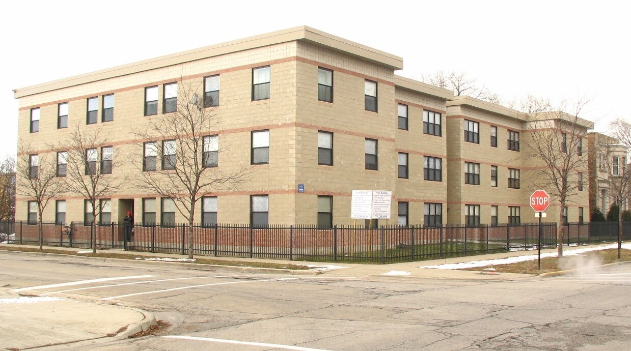 Primary Photo - 4752 S Wabash Ave