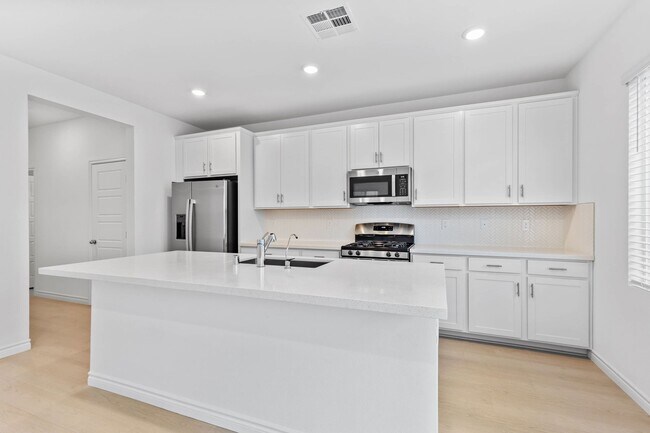 Foto del edificio - 4469 Sawyer Rdg St