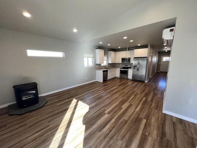 Foto del edificio - 16439 Bassett Rd