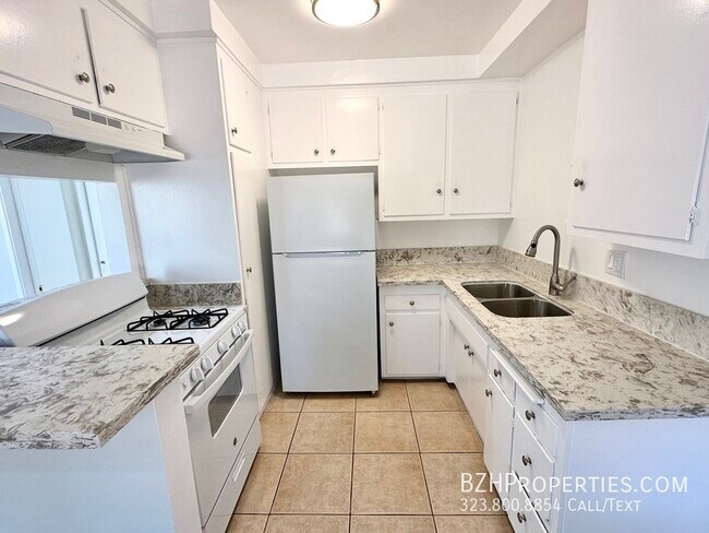 Building Photo - Perfect 1Bedroom 1Bathroom In Prime West H...