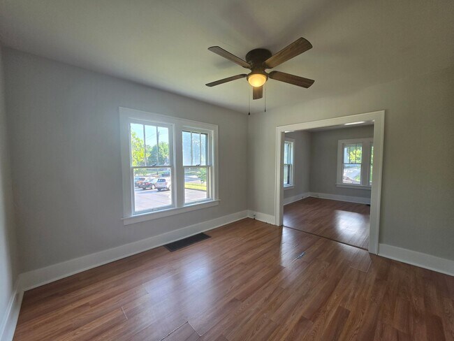 Foto del edificio - Kent 3 bedroom 1 bath Single Family Home