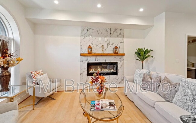 Foto del edificio - 2329 E Madison St