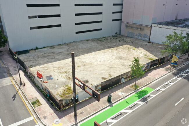 Building Photo - District 225