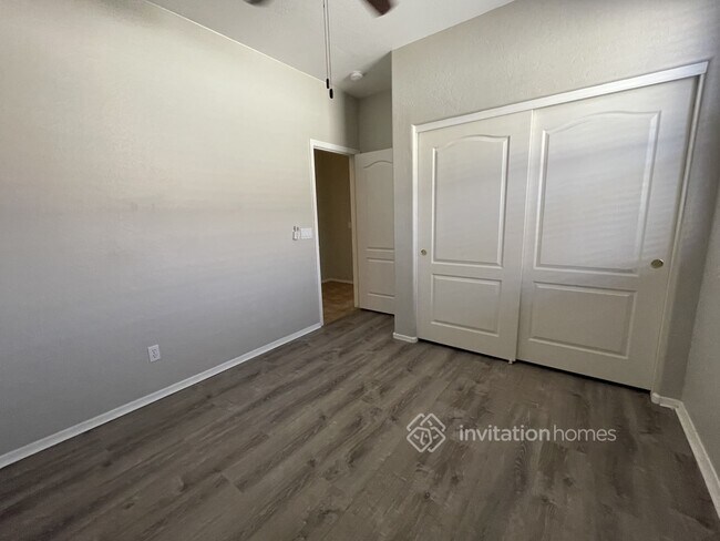 Building Photo - 4223 E Torrey Pines Ln