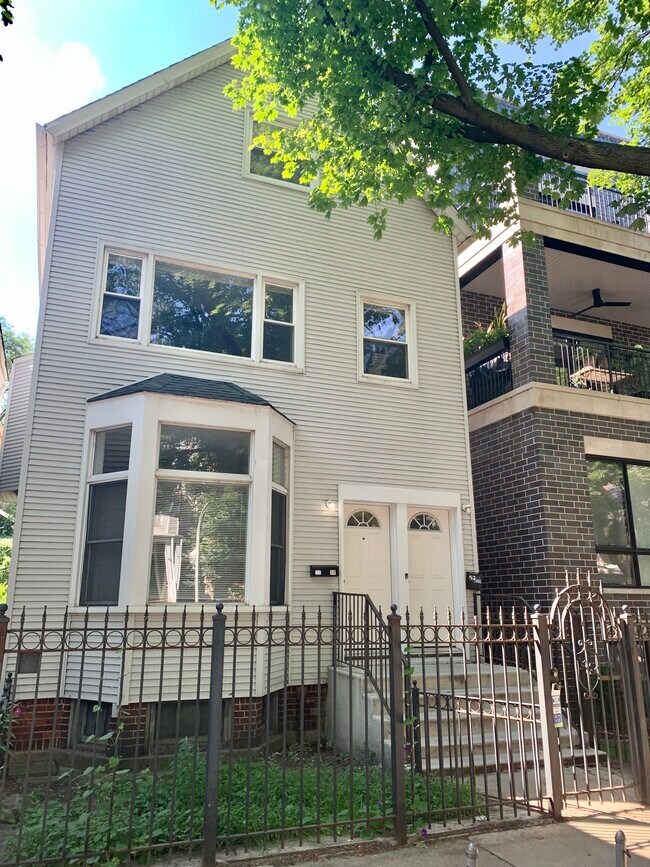 Exterior Front - 1727 W Roscoe St