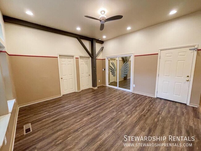 Foto del edificio - 600 E. 8th-