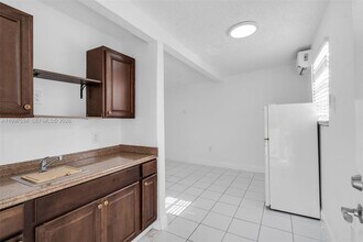 Building Photo - 201 SW 51st Ct