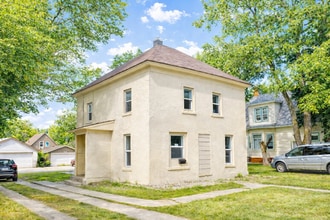 Building Photo - 413 4th St NE