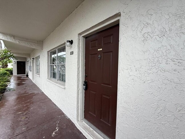 Building Photo - 9221 Tudor Dr
